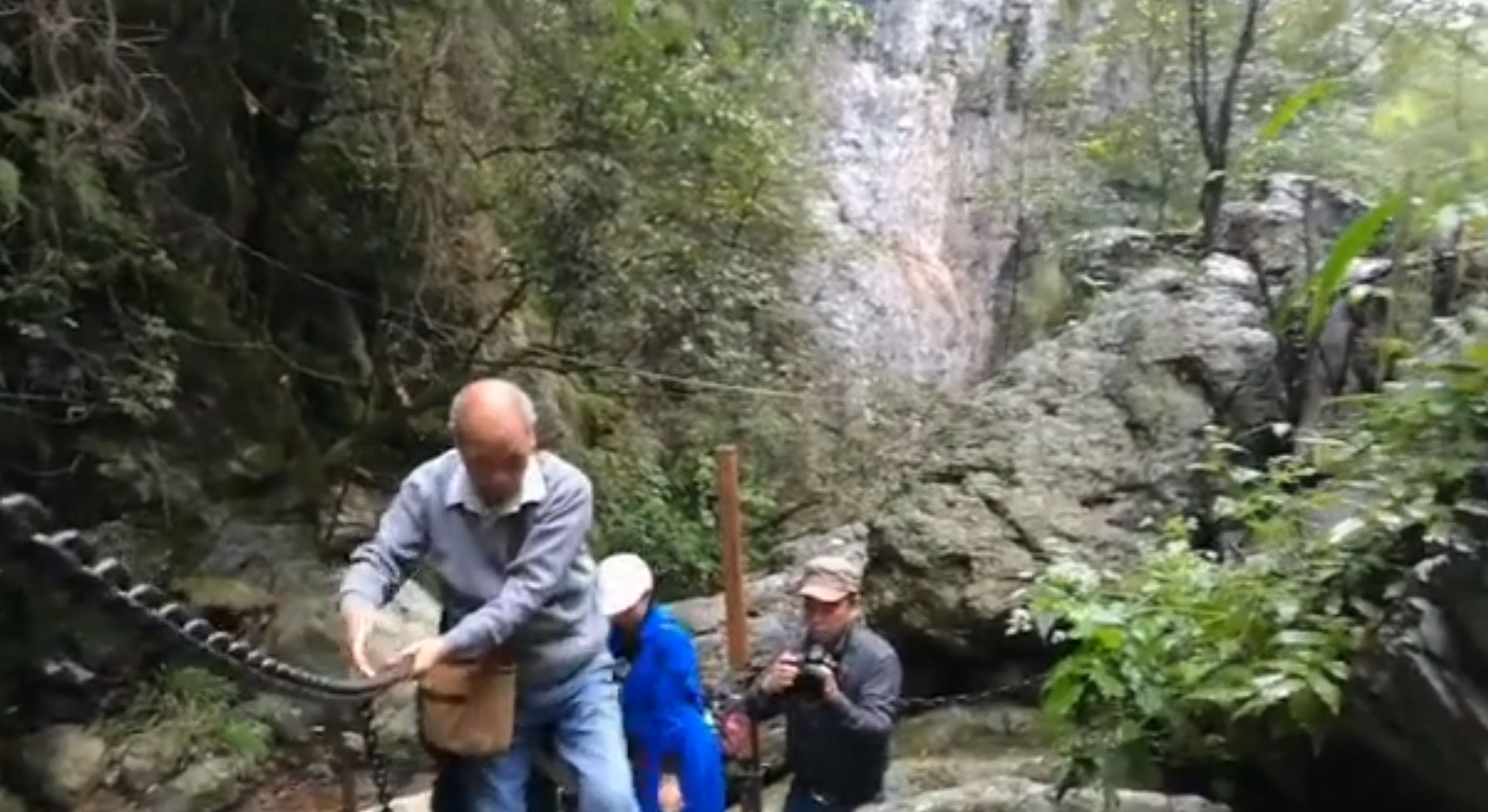 江南梅山关山大峡谷探险