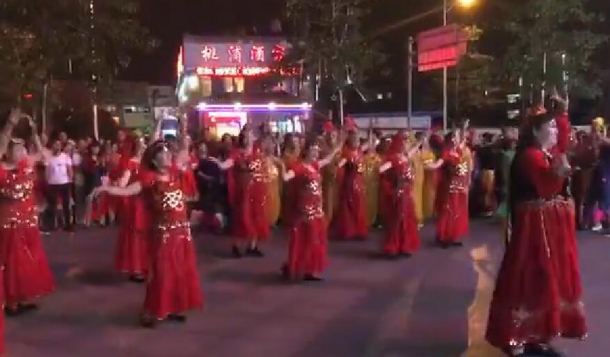 桃浦广场新疆舞晚会